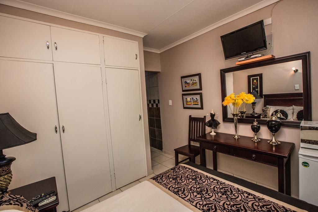 @Home Guest House Rustenburg Dış mekan fotoğraf