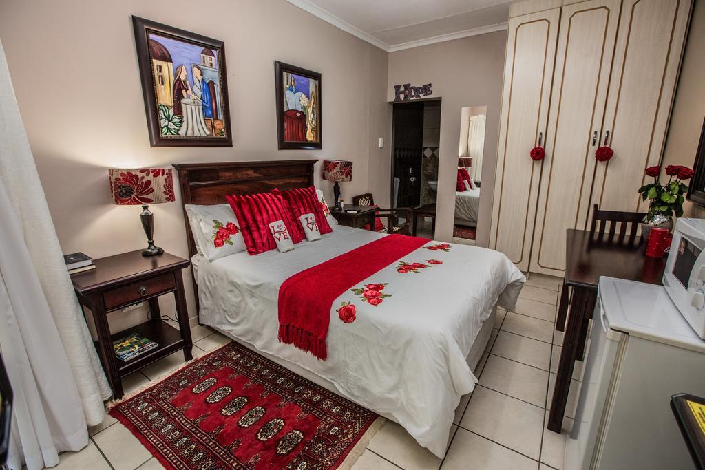 @Home Guest House Rustenburg Oda fotoğraf