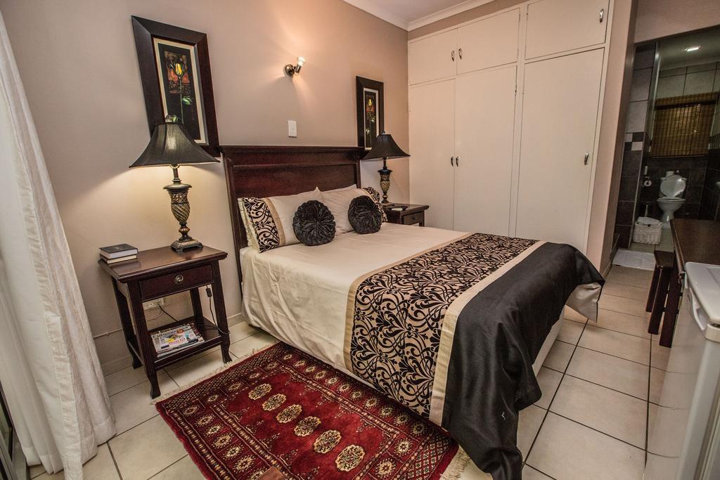 @Home Guest House Rustenburg Oda fotoğraf